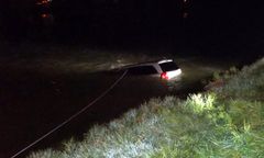 Sanok. Auto z 5 osobami wjechało do rzeki. Nowe fakty