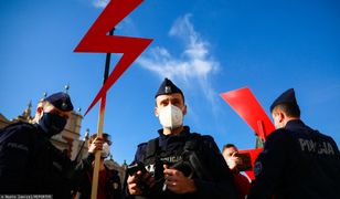 Łódź. Zakazał uczniom używania symbolu Strajku Kobiet. Jest decyzja ws. dyrektora liceum