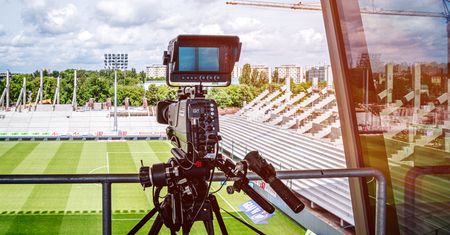 Podatek od reklam uderzy rykoszetem w klientów marketów i kluby sportowe