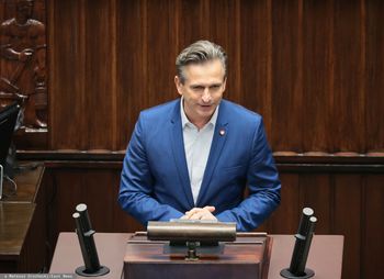Poseł KO zatrzymany przez policję. Odmówił badania alkomatem, pokazał legitymację poselską
