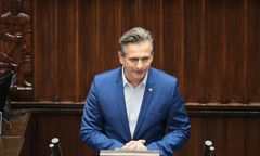 Poseł KO zatrzymany przez policję. Odmówił badania alkomatem, pokazał legitymację poselską