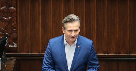 Poseł KO zatrzymany przez policję. Odmówił badania alkomatem, pokazał legitymację poselską