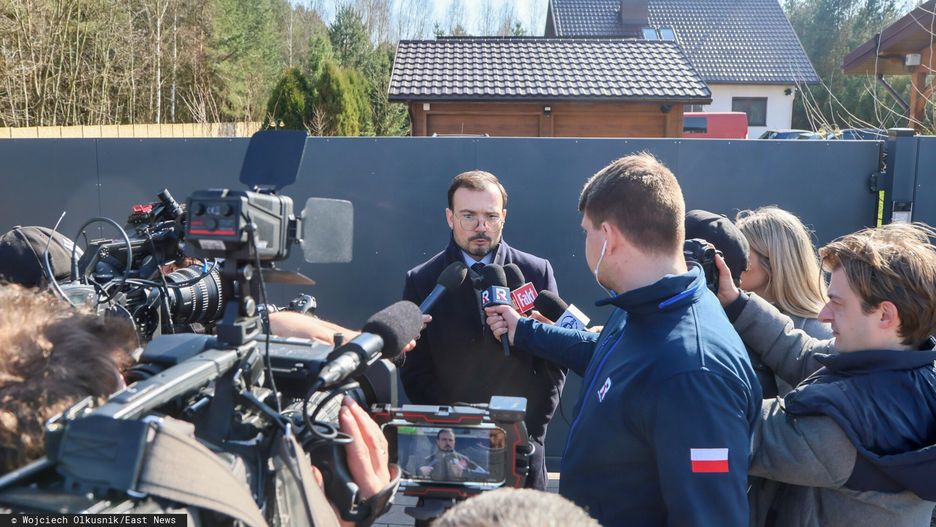 Jeruzal - miejscowo??, w kt�rej mieszka Zbigniew Ziobro
Fot. Wojciech Olkusnik/East News, Jeruzal (woj. mazowieckie), 26.03.2024.   Jeruzal - miejscowosc, w ktorej mieszka Zbigniew Ziobro. Na polecenie prokuratorow z zespolu sledczego ds. Funduszu Sprawiedliwosci przeprowadzane sa dzis przeszukania w roznych miejscach na terenie kraju. Sluzby mialy tez wejsc do domu bylego ministra sprawiedliwosci Z. Ziobry.
N/z: pelnomocnik Z. Ziobry Maciej Zaborowski
Wojciech Olkusnik