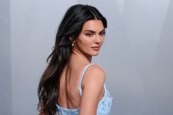 Kendall Jenner zadała szyku. W tej sukni trudno było ją przeoczyć