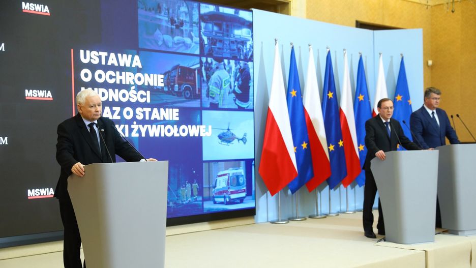 Kaczyński przedstawił ustawę. "Niedługo pojawi się jeszcze jedna, trudniejsza logistycznie"