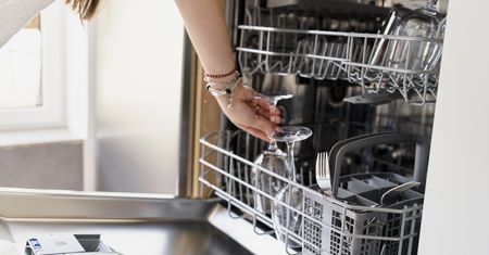 Włóż to do zmywarki, a zapomnisz o smugach na naczyniach