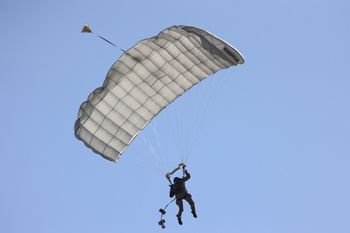 Tragiczne doniesienia z Czech. Nie żyje polski spadochroniarz