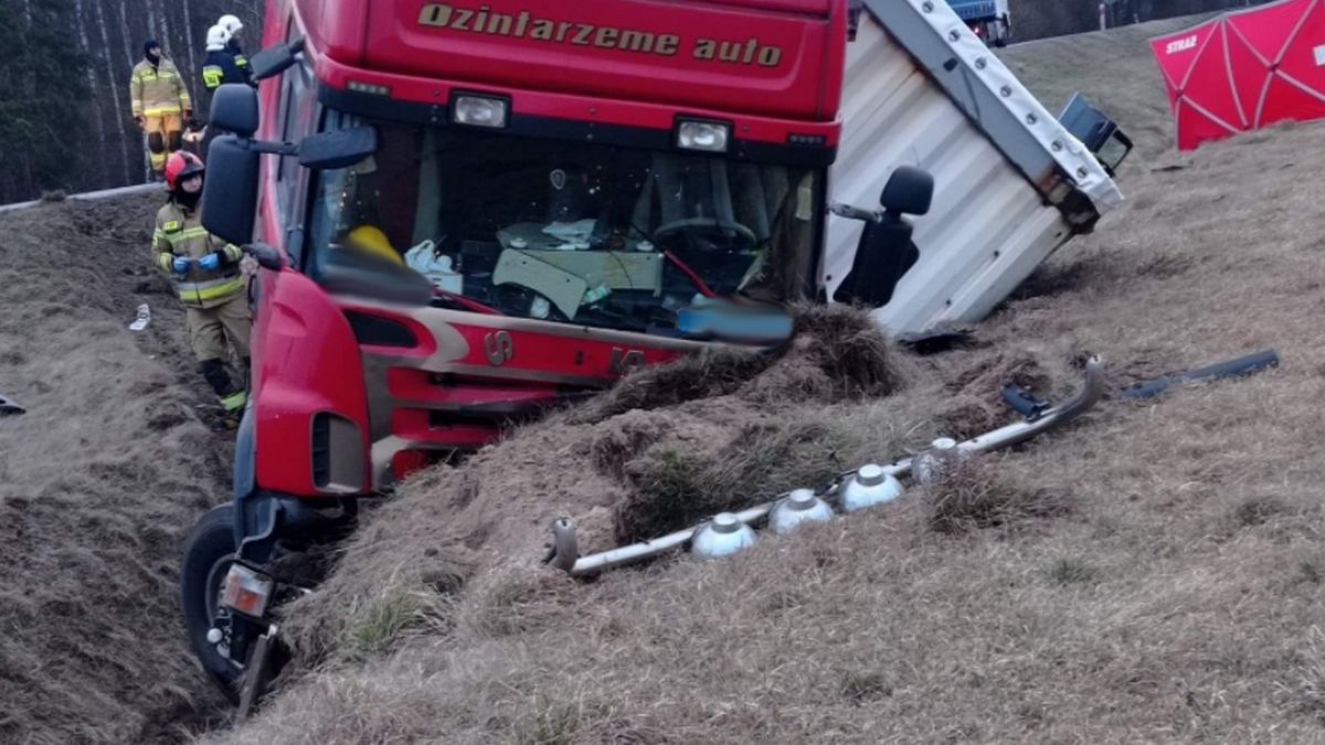 Ciężarówka zderzyła się z samochodem osobowym