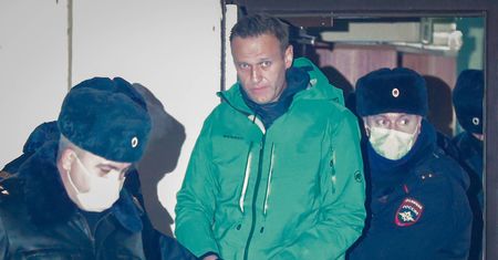 Współpracownicy Nawalnego biją na alarm. "Nie ma go na liście"