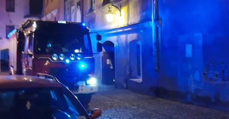 Kobieta wezwała strażaków do uwięzionego kotka, jednak ten przed ich przyjazdem postanowił wyjść z ukrycia i uciekł