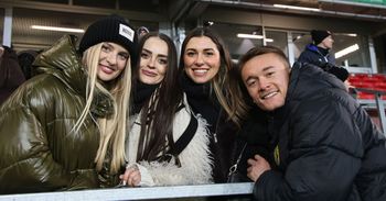 Piłkarze Korony Kielce po meczu z Cracovią na Exbud Arenie pozowali do zdjęć z kibicami i rozdawali autografy. Zobacz zdjęcia