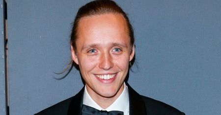 Bartosz Bielenia OŻENIŁ SIĘ?! Koleżanka aktora wygadała się podczas wywiadu: "Jak rozmawiałam z nim i JEGO MAŁŻONKĄ Sonją..."