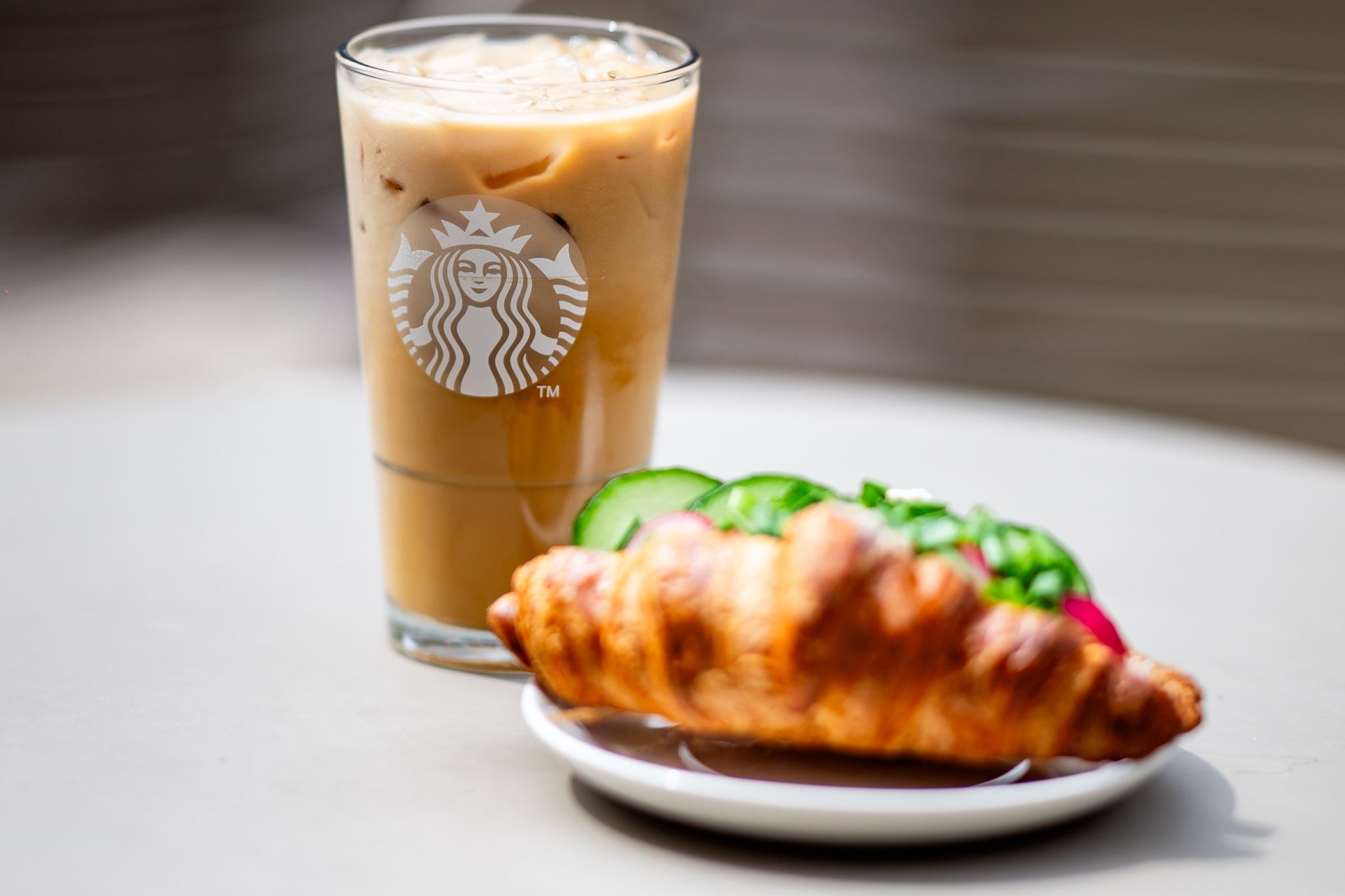 Letnie nowości zawitały do Starbucks. 