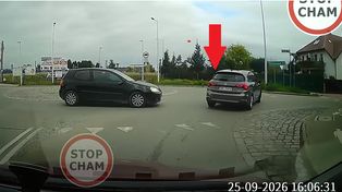 Wystarczył jeden klakson. Kierowca ruszył w pościg za innym autem. Jest nagranie