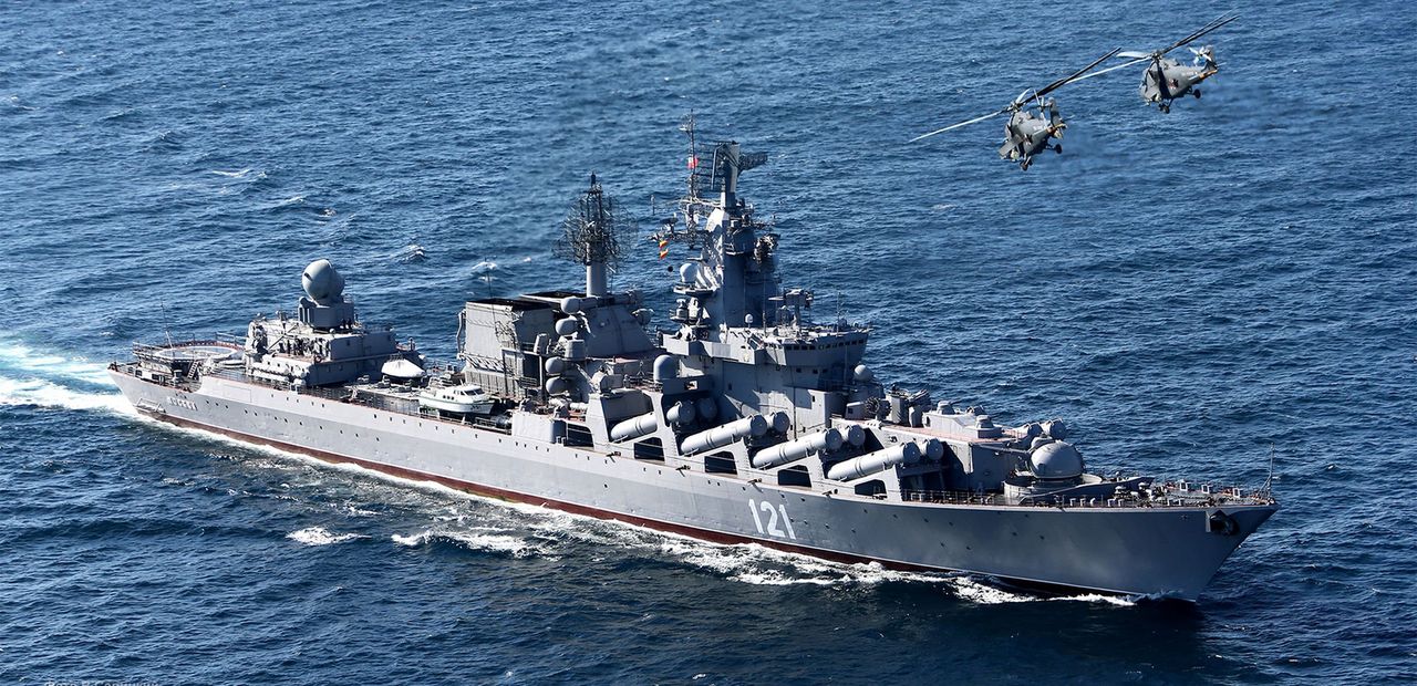 Krążownik "Moskwa" trafiony pociskami Rk-360 Neptun. Udany debiut nowej broni - Krążownik rakietowy "Moskwa"