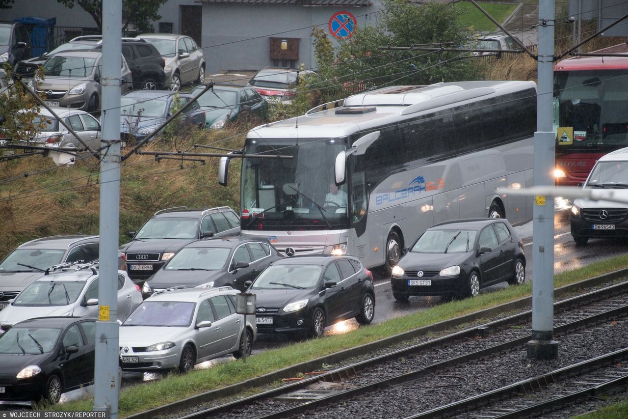 Kierowcy rekordziści spędzili za kółkiem 294 dni w ciągu roku. Natomiast ponad 4 na 10 pracowników wyjeżdża średnio na 241 do 260 dni