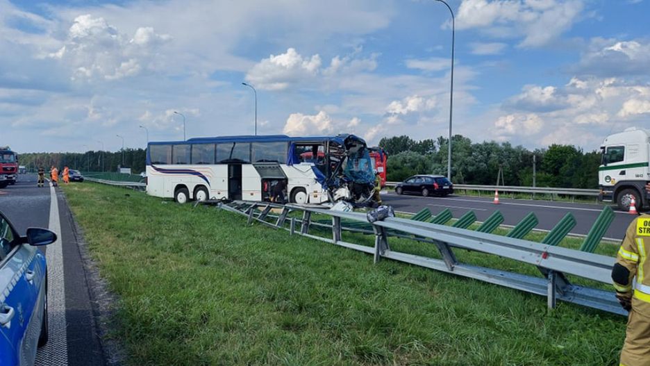 Łódzkie. Wypadek autobusu wycieczkowego, na pokładzie dzieci 