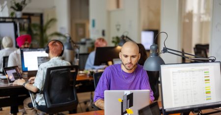 Dla pokolenia Z wypłata jest najmniej istotna. Od podwyżek wolą spokój po pracy