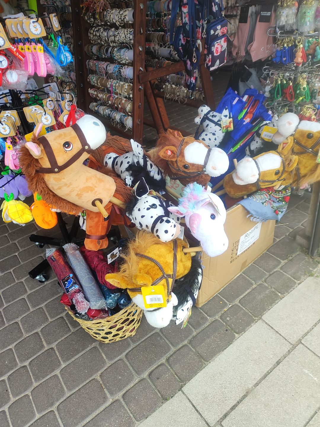 Tak prezentują się pluszowe konie - hobby horse 