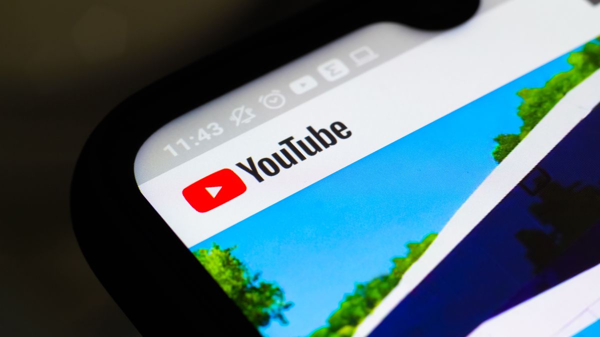 BRAZIL - 2020/10/09: In this photo illustration the YouTube logo seen displayed on a smartphone. (Photo Illustration by Rafael Henrique/SOPA Images/LightRocket via Getty Images)