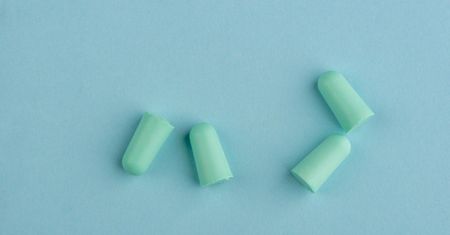 Stopery do uszu – rodzaje, zastosowanie i zasady bezpieczeństwa