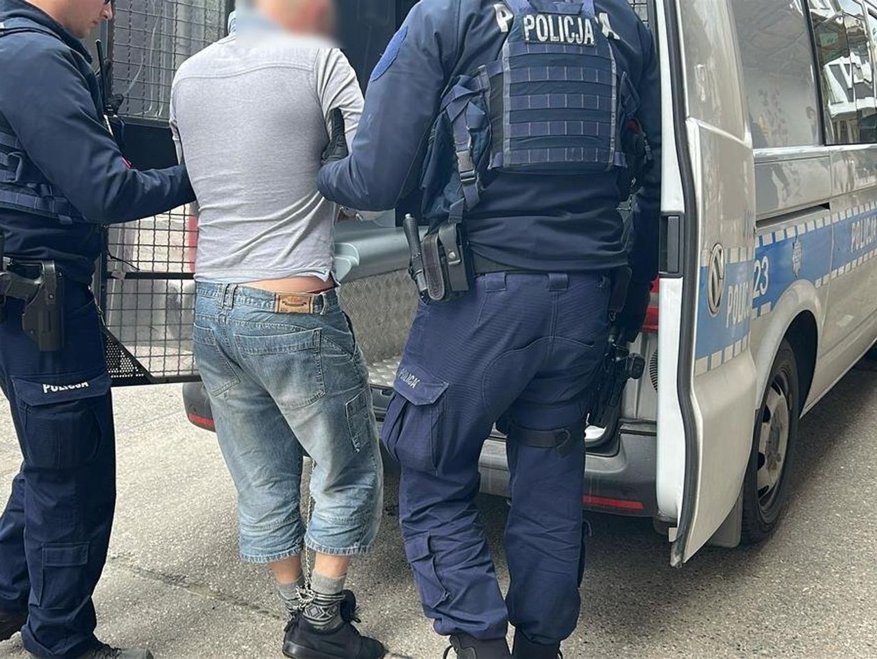 39-latek odpowie za usiłowanie zabójstwa. Ranił znajomego młotkiem i dźgał nożem świadka ataku