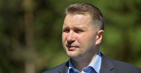 Przemysław Czarnek krytykuje sędziów. RPO zaprasza ministra na spotkanie