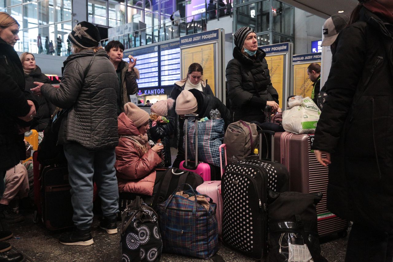 Trudna sytuacja na dworcach w Warszawie. "Brakuje nam organizacji"