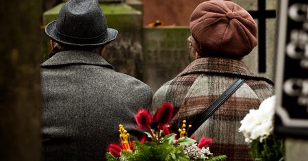 Najmniej urodzeń, najwięcej zgonów. "W Polsce rośnie odsetek osób w wieku 65+. I będzie coraz gorzej"
