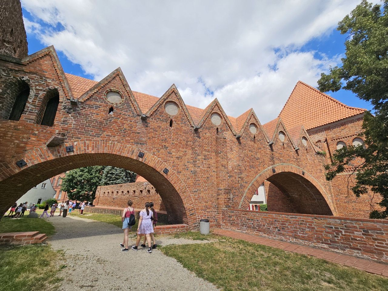 Średniowieczne warownie rycerzy-zakonników. Tu przeniesiesz się w świat Krzyżaków