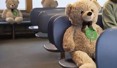 Dystansu społecznego w autobusach pilnują pluszowe misie