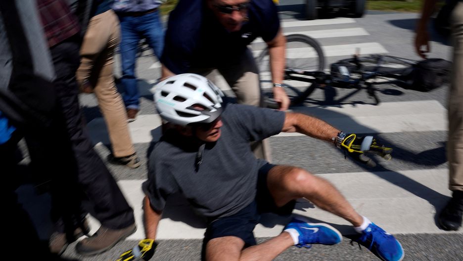 Joe Biden spadł z roweru. "Nic mi nie jest" 