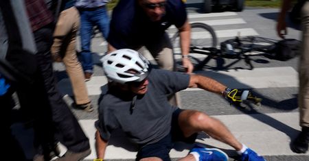 Joe Biden spadł z roweru. "Nic mi nie jest"