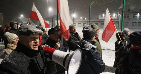 Demonstracje w Przytułach Starych. Wójt apeluje o "zachowanie rozsądku"