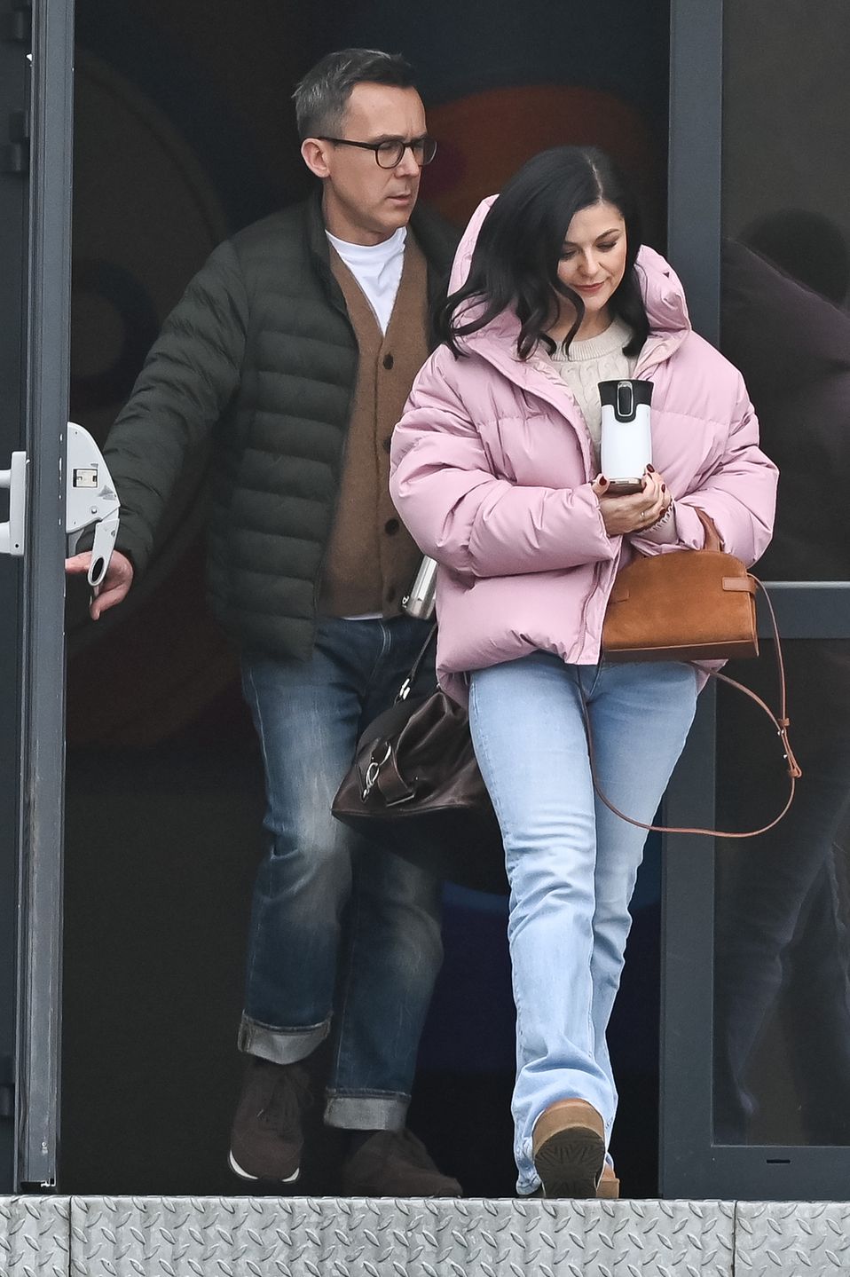 Katarzyna Cichopek i Maciej Kurzajewski maszerują z termosami