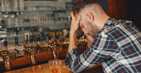 Na tym oszczędzają Polacy. Koniec wyjazdów, kina i alkoholu