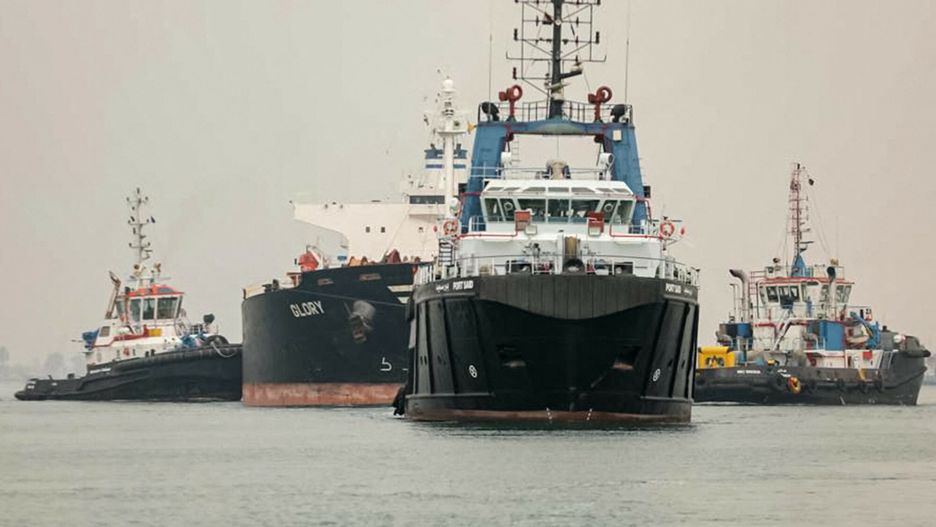 Statek towarowy, który osiadł na mieliźnie w Kanale Sueskim zablokował inne jednostki