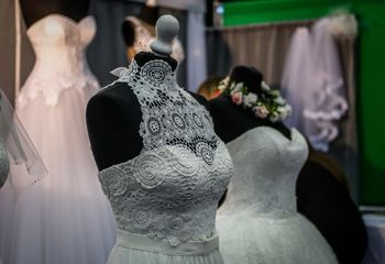 Tyle kosztuje powiedzenie „tak” w 2025 roku. Rekordowe stawki i ukryte koszty