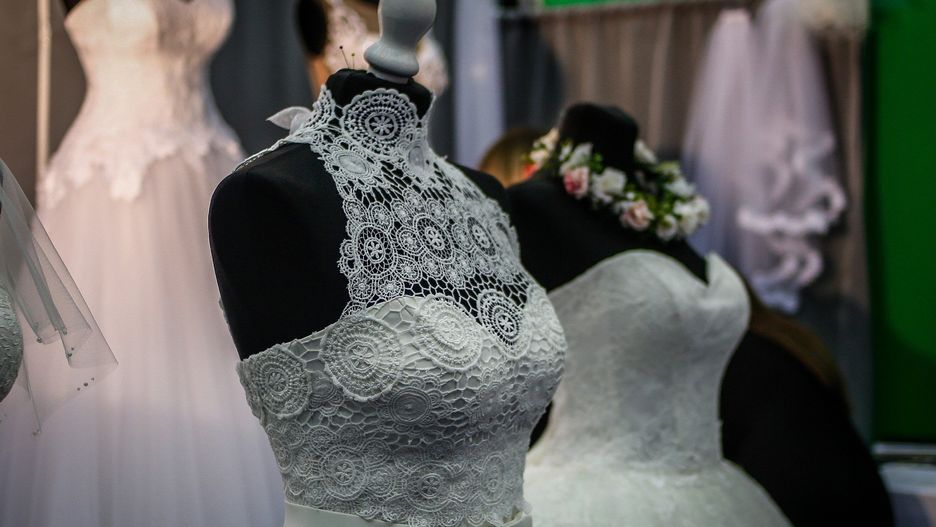 Średni koszt organizacji wesela przekracza dziś 100 tys. zł, a ceny usług rosną nawet o kilkanaście procent rok do roku. 