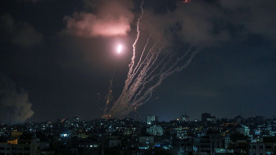 Tensions escalate in the Palestinian-Israeli conflict
epa10109379 Rockets are fired by fighters from Al-Quds Brigades, the armed wing of the Palestinian Islamic Jihad in the east Gaza City, 06 August 2022. Palestinian militants in Gaza and Israeli forces continued to exchange rocket attacks and airstrikes on 06 August for the second day of tension, that has killed at least 15 Palestinians and injured 125 others, according to the Palestinian ministry of health. The Israeli attacks has also killed Tayseer al-Jabari a senior leader of the Al-Quds Brigades, the armed wing of the Palestinian Islamic Jihad movement.  EPA/HAITHAM IMAD 
Dostawca: PAP/EPA.
HAITHAM IMAD