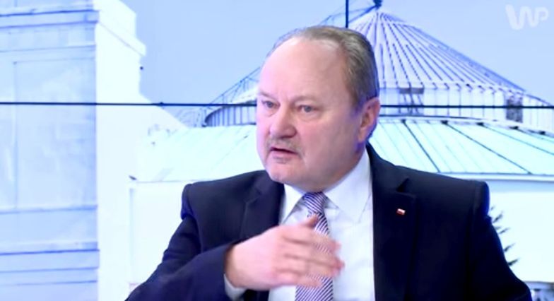 Poseł PiS wieszczy ogromny kryzys. "Fala tsunami może przyjść na przełomie 2016 i 2017 r."