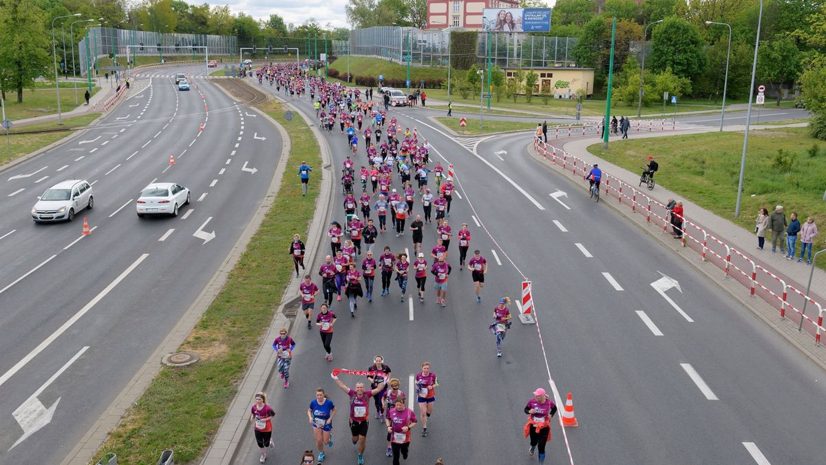 Zdjęcie okładkowe artykułu: PAP / Jakub Kaczmarczyk / Na zdjęciu: uczestnicy na trasie biegu