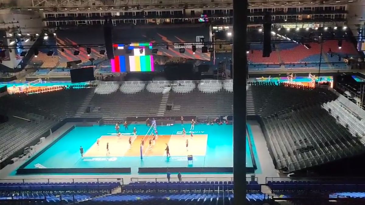 Twitter / Filip Czyszanowski / Na zdjęciu: Stadion w Arnhem przerobiony na halę siatkarską