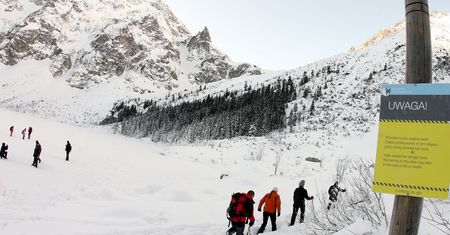 Tatry. Do Morskiego Oka zeszła potężna lawina śnieżna. Mogło dojść do tragedii