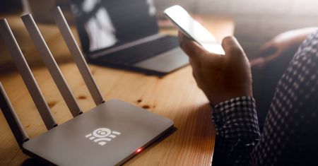 Unia Europejska chce szybkiego internetu. Przy obecnych regulacjach to niemożliwe