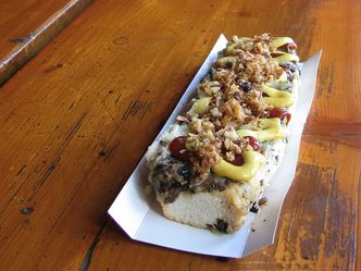 Nawet 20 zł za zapiekankę. Przegląd cen i składu "polskiego fast-fooda"