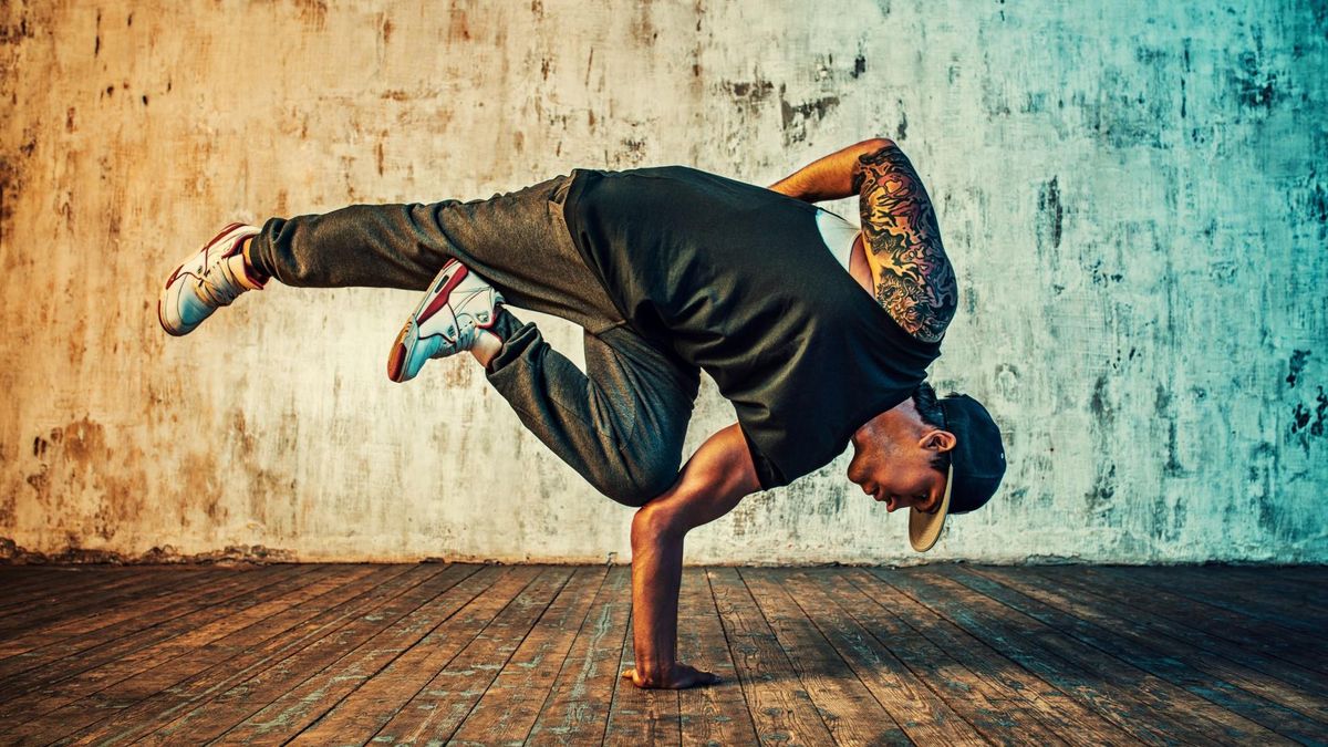 Taniec hip-hopowy w dużym stopniu opiera się na improwizacji tańczącego.