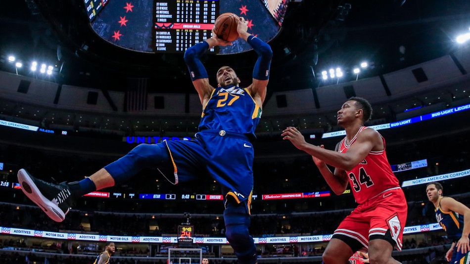 PAP/EPA / TANNEN MAURY / Na zdjęciu: Rudy Gobert (z lewej)