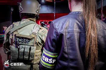 Oszustwa w klubie go-go na Piotrkowskiej. CBŚP rozbiło grupę przestępczą – zatrzymano 8 osób