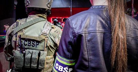 Oszustwa w klubie go-go na Piotrkowskiej. CBŚP rozbiło grupę przestępczą – zatrzymano 8 osób